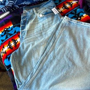 Old Navy Never Worn. No rips or stains.